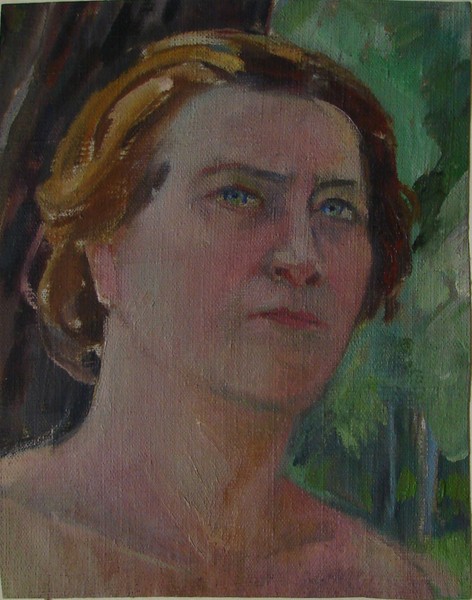 Голова женщины, смотрящей вверх.